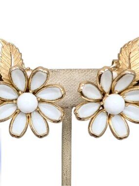 Vintage 1950s Signed Crown Trifari Goldtone White Flower Clip Earrings
